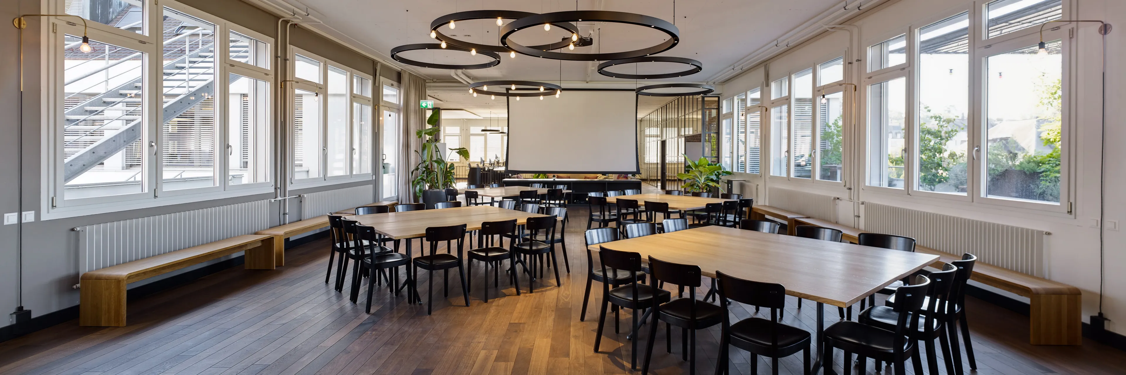 Vibrant community forum at Ginetta Workspace – a versatile event space and daily communal dining area, fostering collaboration and networking among professionals.